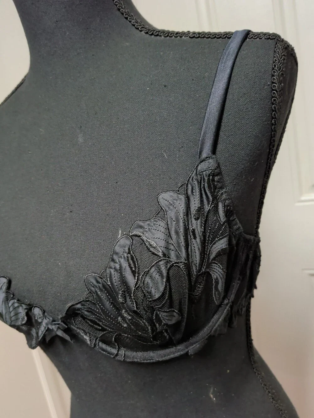 Fleur Du Mal Lily Embroidered Plunge Demi Bra Black Size 34B Intimates